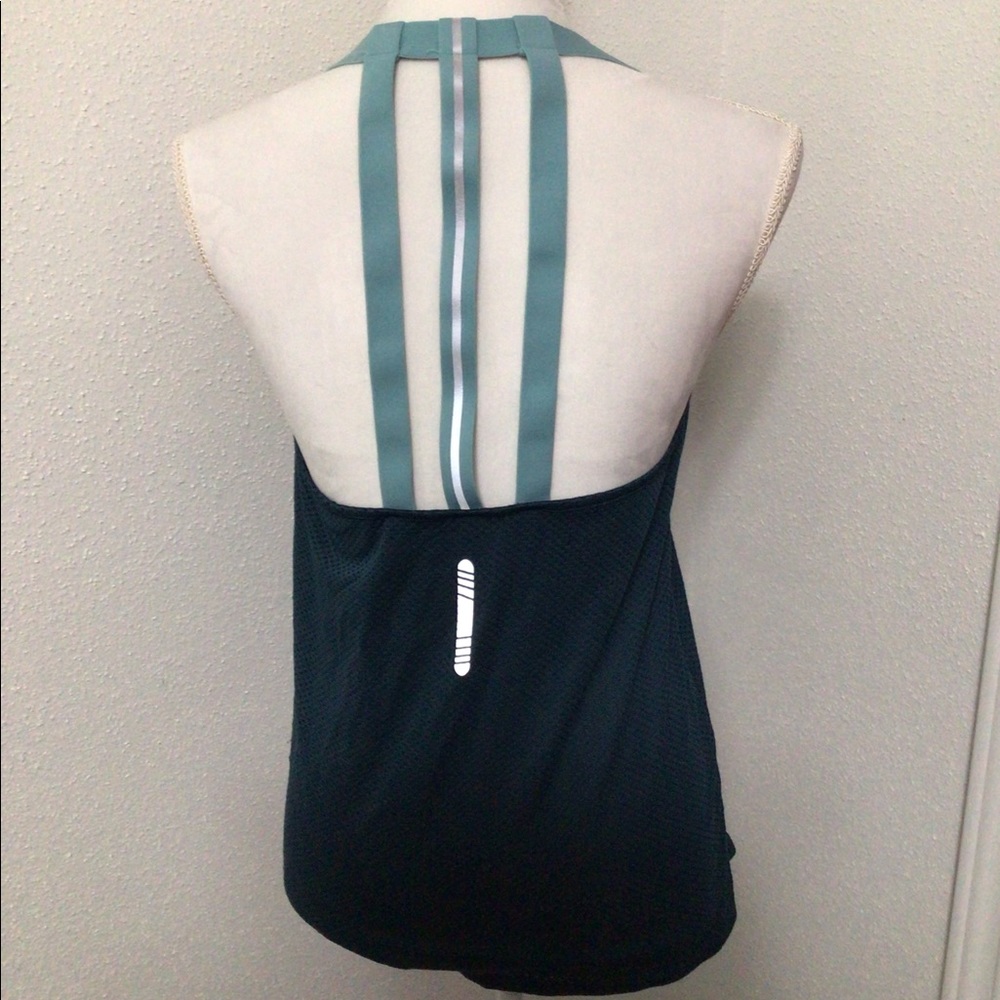 Workout top - Picture 2 of 4